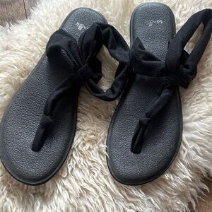 Sanuk Black Knotted Sandals